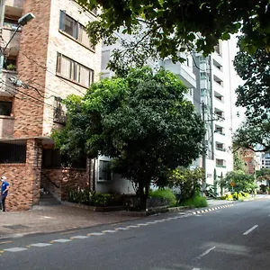 https://apartaestudio-pequeo-en-laureles.colombiamedellinhotels.com